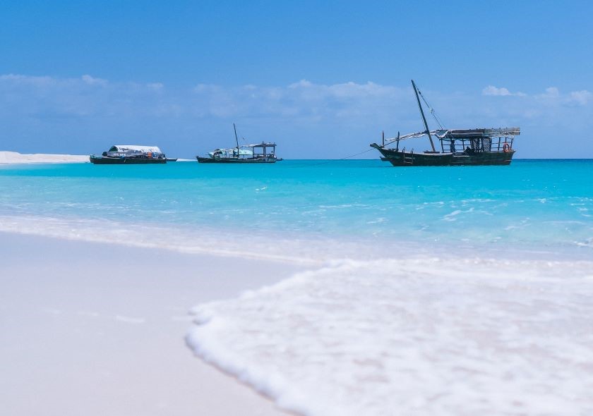 10 DAYS / 9 NIGHTS – KENYA SAFARI + DIANI BEACH FOR 2 PAX